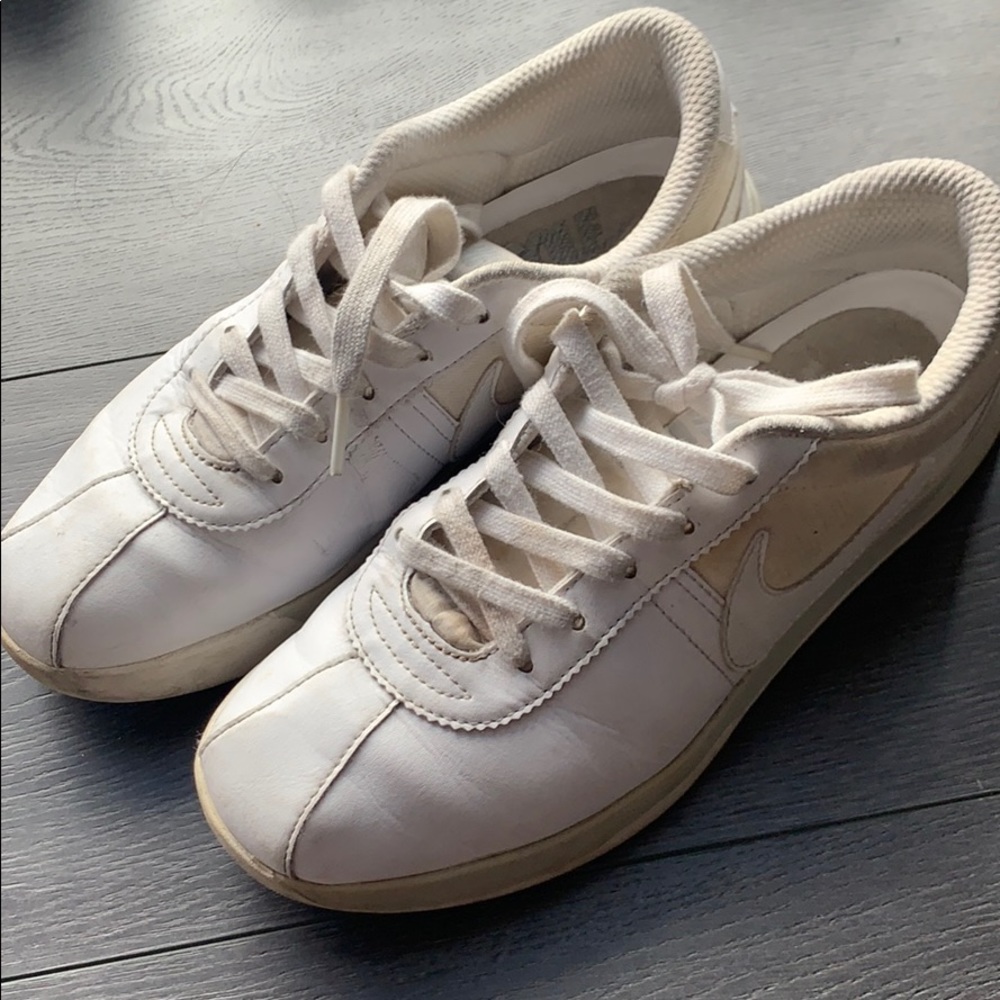 Nike women white golf shoes